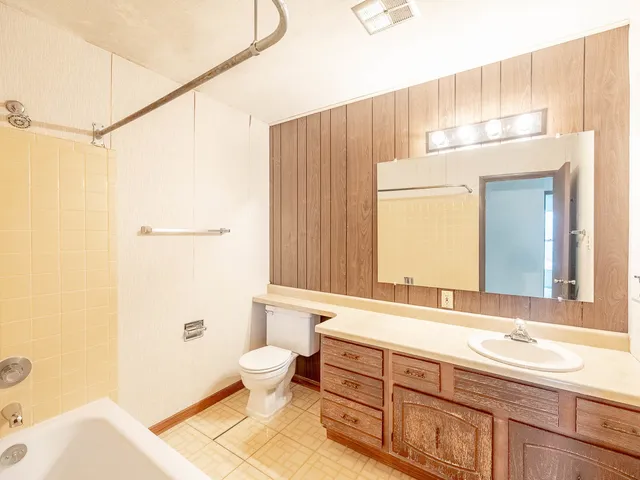 $289,900 | 446 Galahad Road, Bolingbrook, IL 60440