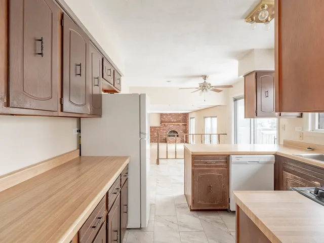 $289,900 | 446 Galahad Road, Bolingbrook, IL 60440