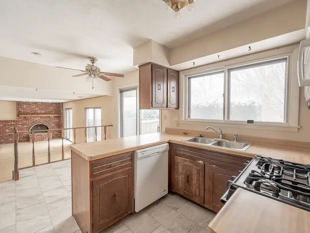 $289,900 | 446 Galahad Road, Bolingbrook, IL 60440