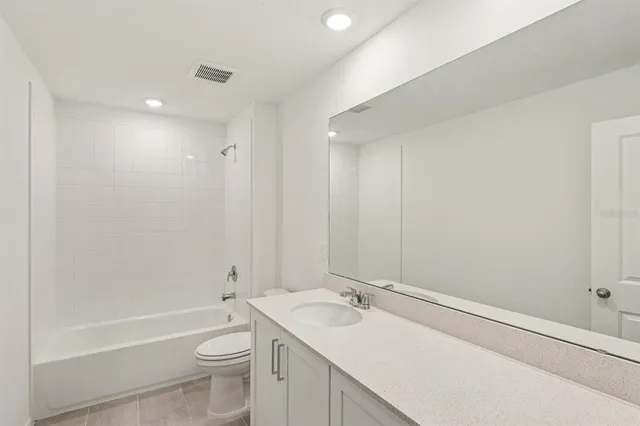 a en suite bathroom with a sink and a mirror