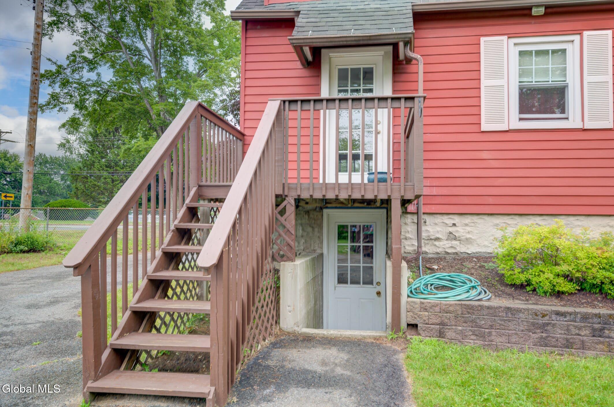221 Schoolhouse Road Guilderland, NY 12203 - Photo 5 of 51 6-221 Schoolhouse