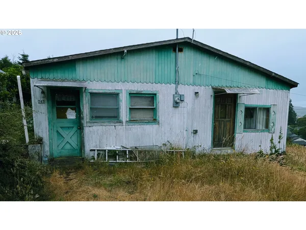 $75,000 | 745 East 8th Place, Coquille, OR 97423
