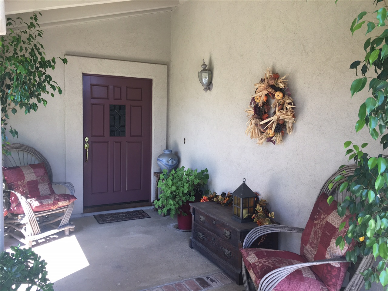 935 Crescent Bend Fallbrook, CA 92028 - Photo 12 of 25 Imagine Yourself relaxing mornings, afternoons or evenings!