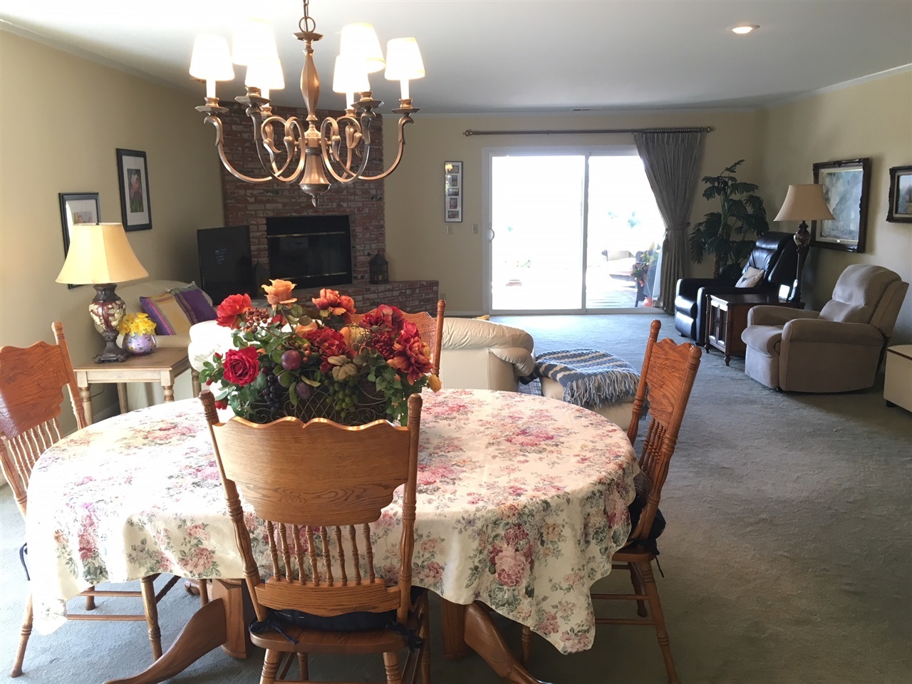 935 Crescent Bend Fallbrook, CA 92028 - Photo 4 of 25 Views...
