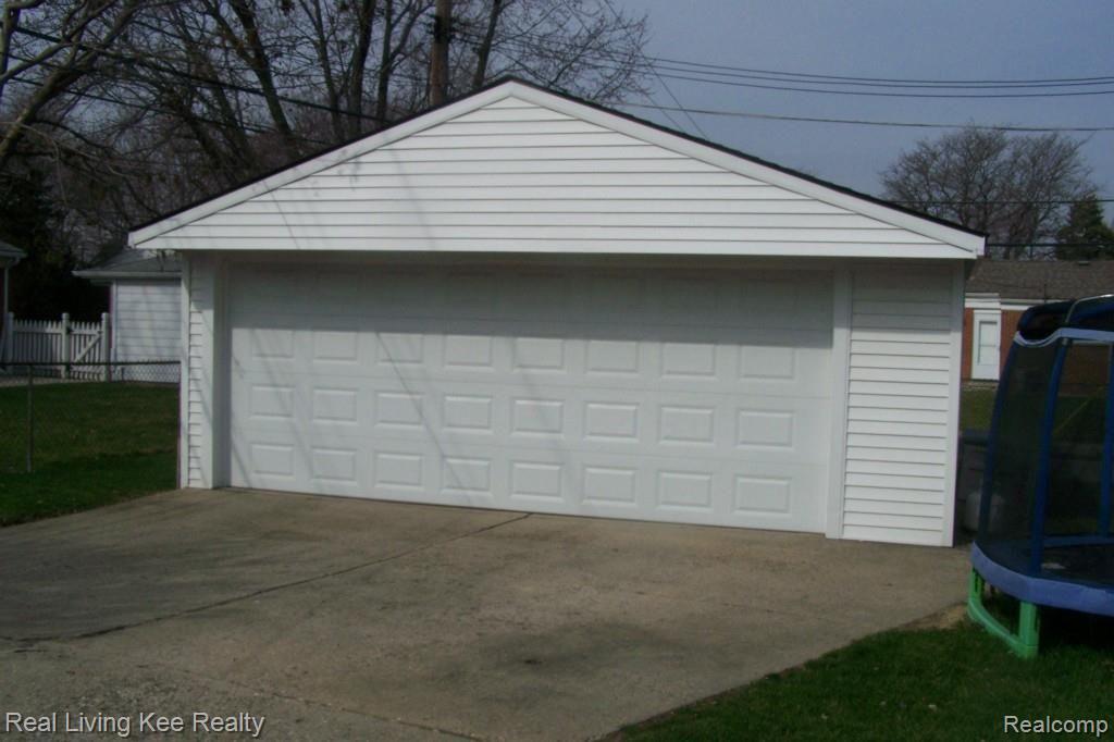 31325 Northwood Road Fraser, MI 48026 - Photo 21 of 22 016.jpg