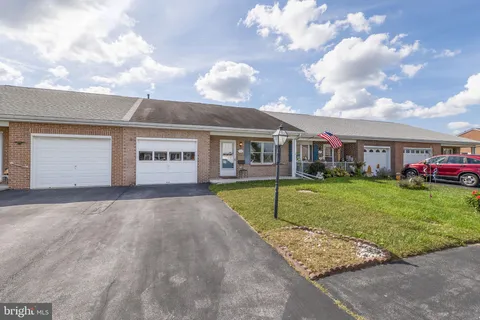 a view of an house with backyard and garage