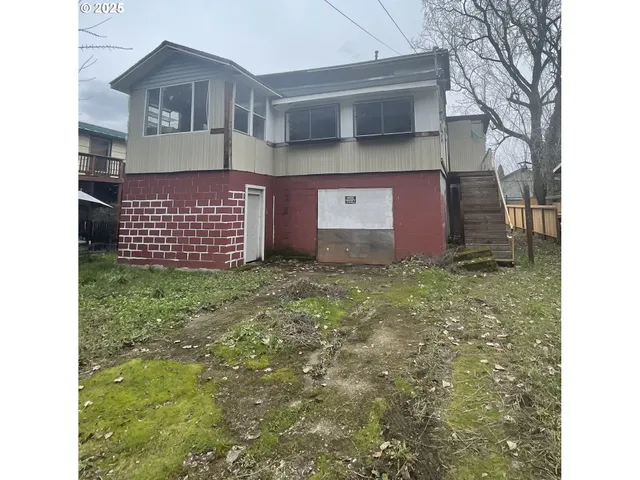 $98,000 | 195 Southeast Mill Street, Myrtle Creek, OR 97457