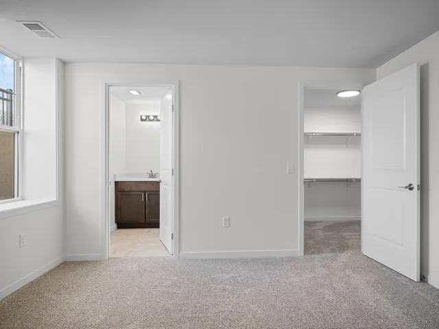 $629,900 | 216 Lakeview Circle, Beaver Dam, WI 53916