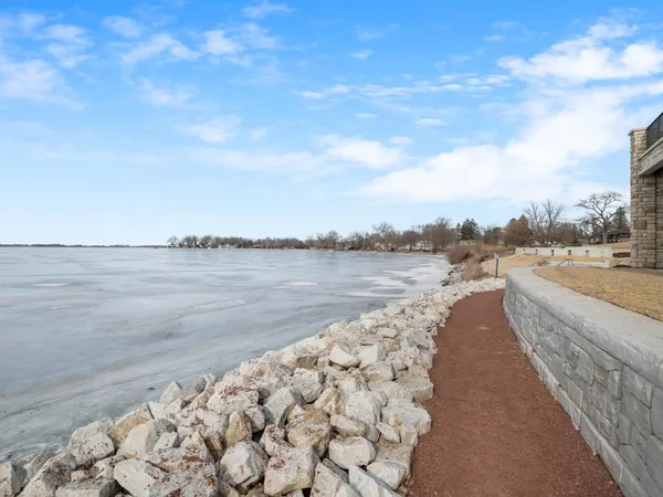 $629,900 | 216 Lakeview Circle, Beaver Dam, WI 53916