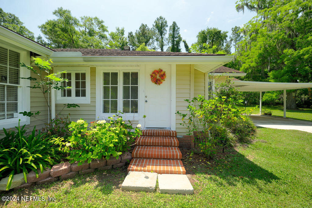45185 Irvin Road Callahan, FL 32011 - Photo 23 of 87 a front view of a house with garden