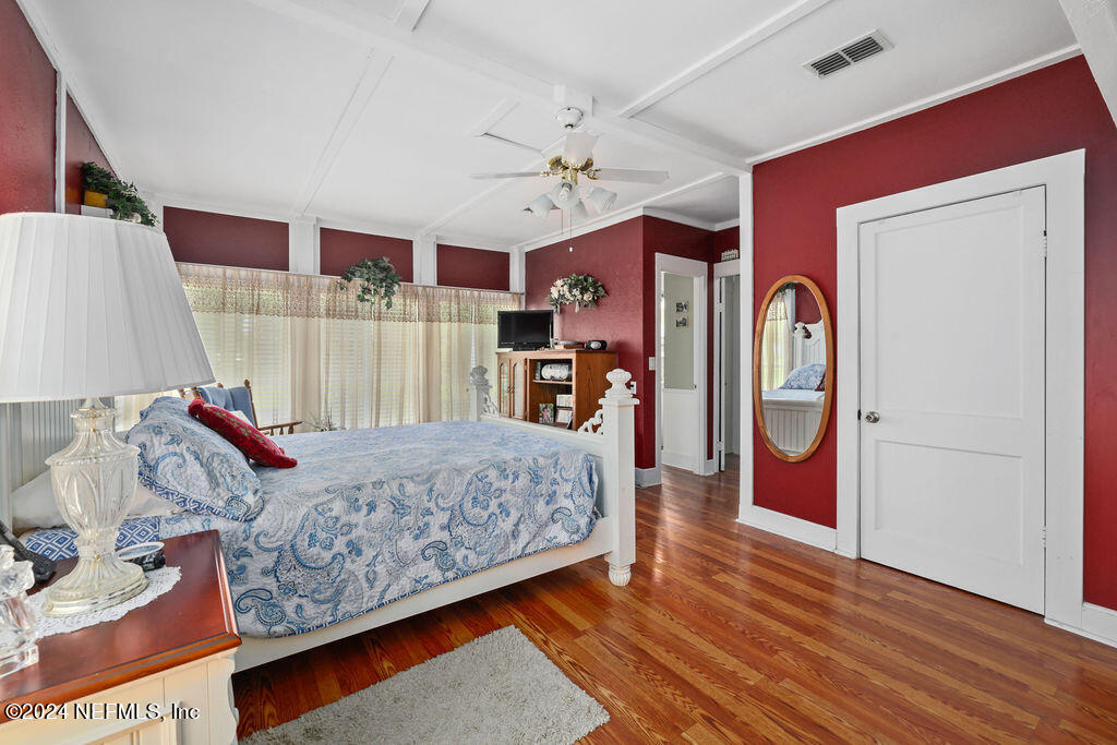 45185 Irvin Road Callahan, FL 32011 - Photo 62 of 87 a living room with furniture and a flat screen tv