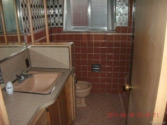 21141 Moross Road Grosse Pointe, MI 48236 - Photo 5 of 10 016