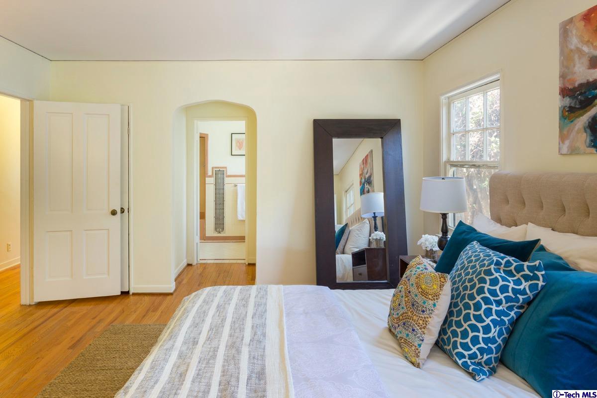 1625 West Kenneth Road Glendale, CA 91201 - Photo 16 of 18 Additional Photo