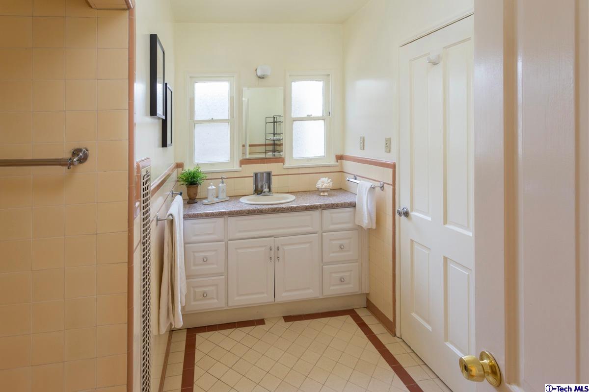 1625 West Kenneth Road Glendale, CA 91201 - Photo 8 of 18 Additional Photo