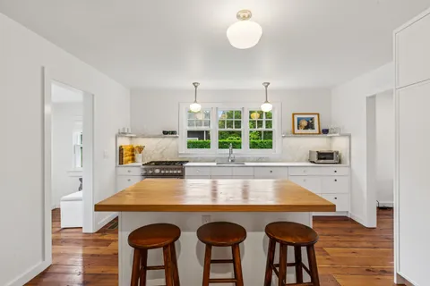 12 Jackson Street, East Hampton, NY 11937