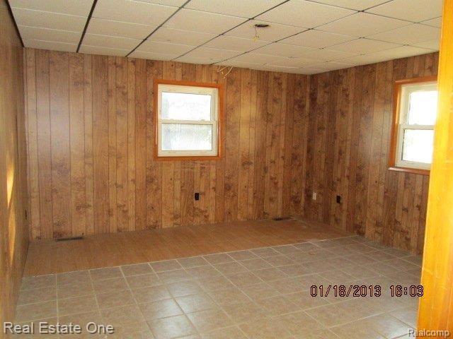 20510 Gibraltar Road Trenton, MI 48183 - Photo 6 of 9 Family Rm.JPG