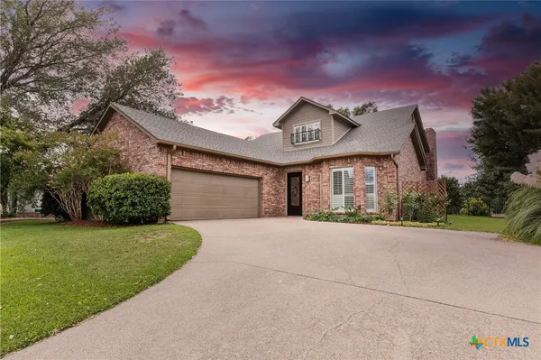 a view of a house with a yard and garage