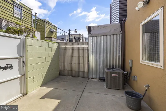 a bathroom with a toilet