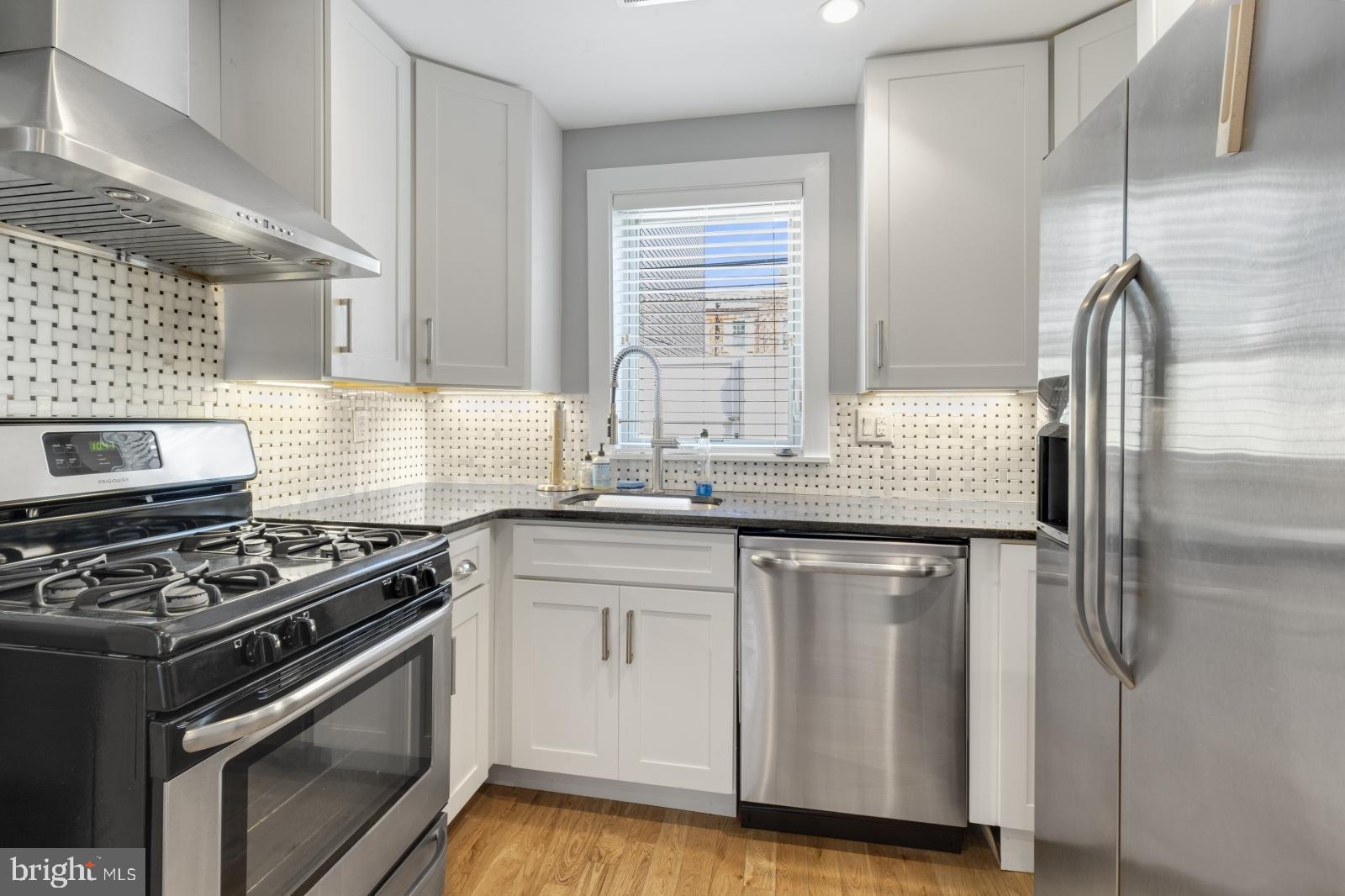 313 Mercy Street Philadelphia, PA 19148 - Photo 3 of 28