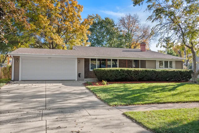 $450,000 | 571 Estate Drive, Buffalo Grove, IL 60089