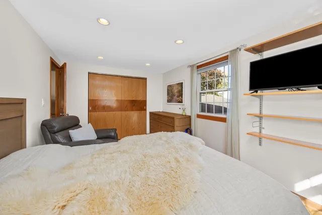 $450,000 | 571 Estate Drive, Buffalo Grove, IL 60089