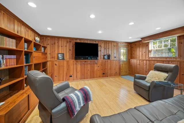 $450,000 | 571 Estate Drive, Buffalo Grove, IL 60089