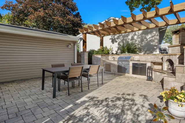 $450,000 | 571 Estate Drive, Buffalo Grove, IL 60089