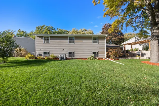 $450,000 | 571 Estate Drive, Buffalo Grove, IL 60089