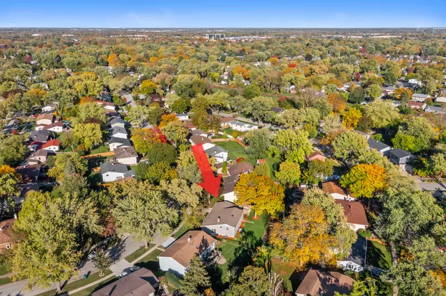 $450,000 | 571 Estate Drive, Buffalo Grove, IL 60089