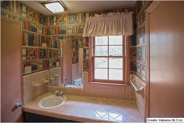 1633 Carson Road Birmingham, AL 35215 - Photo 14 of 32