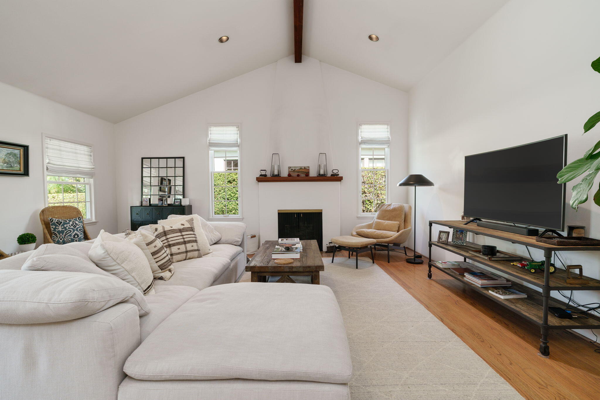 2228 Chapala Street Santa Barbara, CA 93105 - Photo 5 of 31 a living room with furniture and a flat screen tv