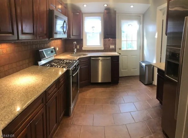 $3,950 | 676 Grove Street, Montclair, NJ 07043