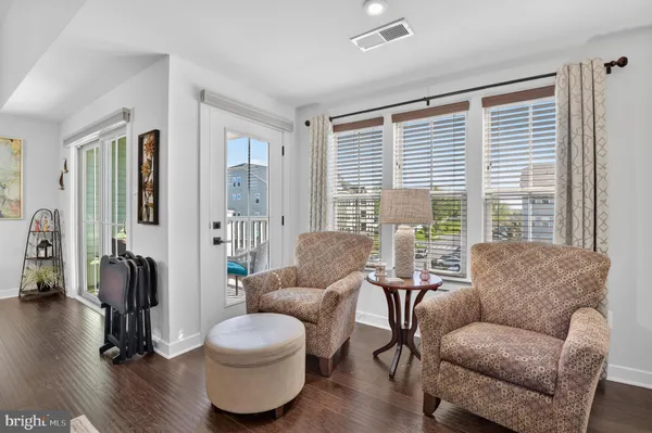 $420,000 | 5742 Meadowood Street, Unit 402, New Market, MD 21774