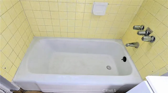 $2,000 | 1342 East 77th Place, Los Angeles, CA 90001