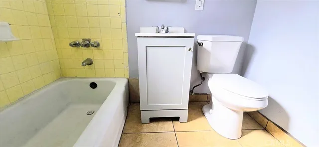 $2,000 | 1342 East 77th Place, Los Angeles, CA 90001