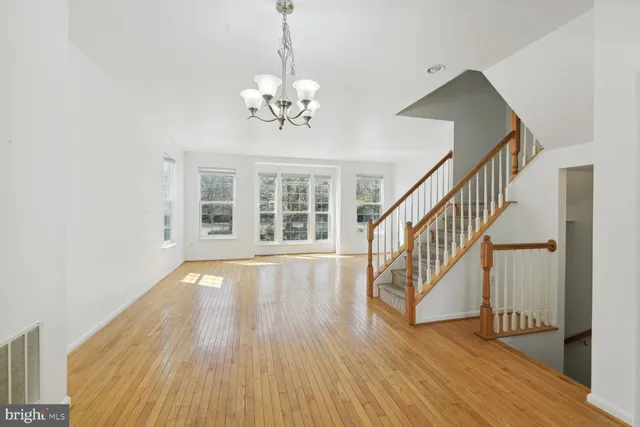 $3,395 | 2338 Huntington Station Court, Alexandria, VA 22303