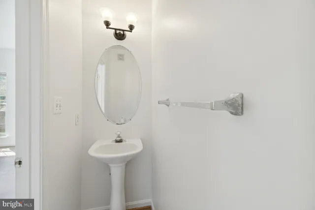 $3,395 | 2338 Huntington Station Court, Alexandria, VA 22303