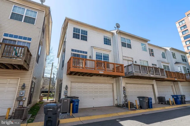 $3,395 | 2338 Huntington Station Court, Alexandria, VA 22303