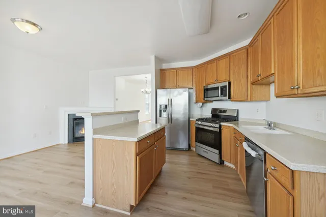 $3,395 | 2338 Huntington Station Court, Alexandria, VA 22303