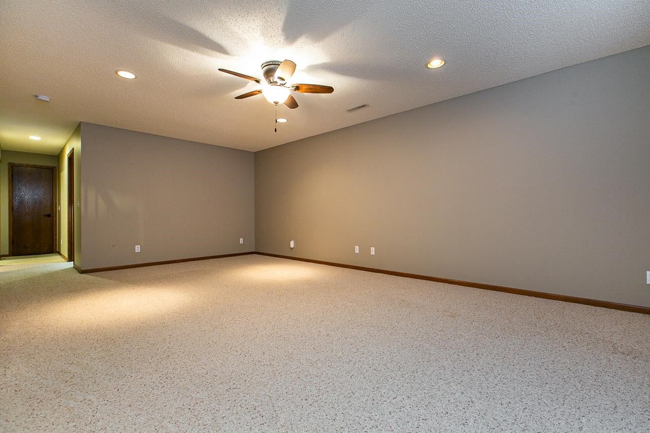 2165 Crown Point Road Dubuque, IA 52002 - Photo 26 of 35 Gallery Image 26