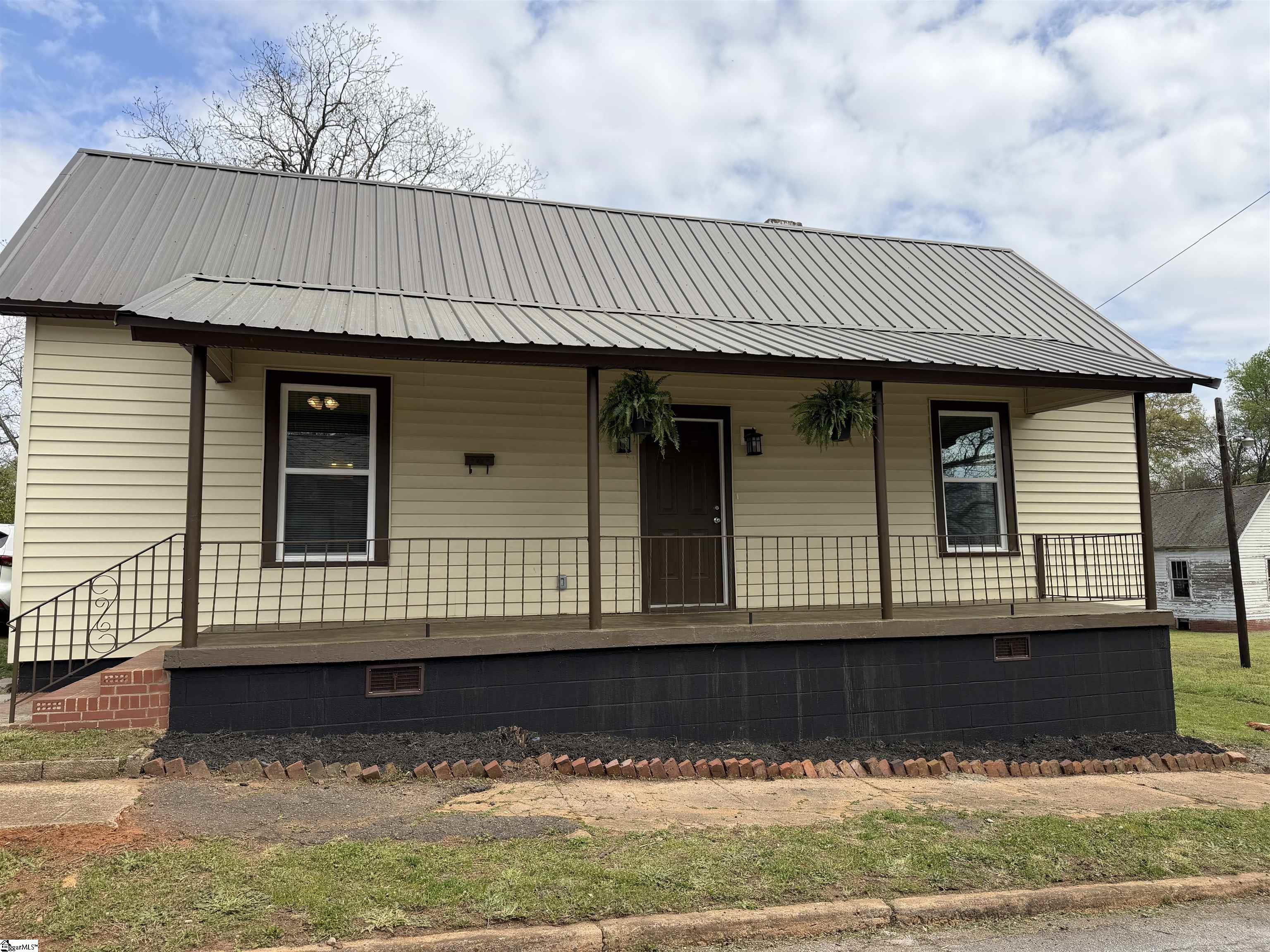 100 Boston Street Anderson, SC 29625 - Photo 2 of 50