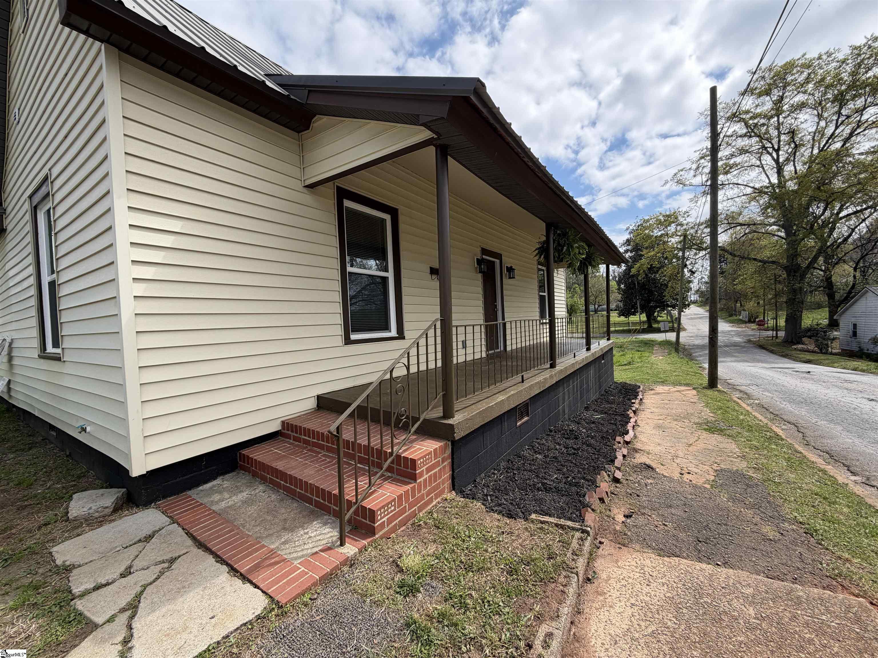 100 Boston Street Anderson, SC 29625 - Photo 3 of 50