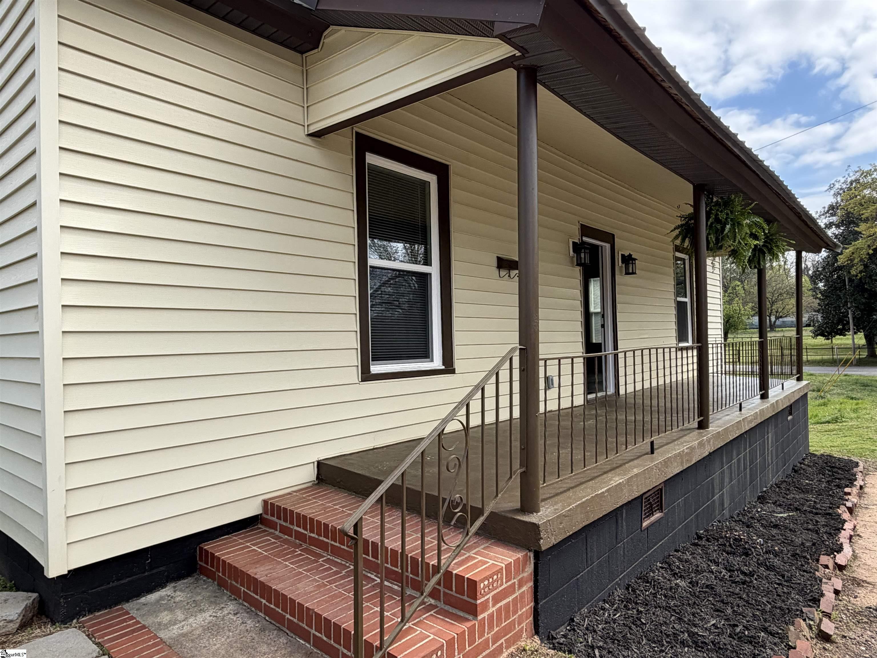 100 Boston Street Anderson, SC 29625 - Photo 4 of 50