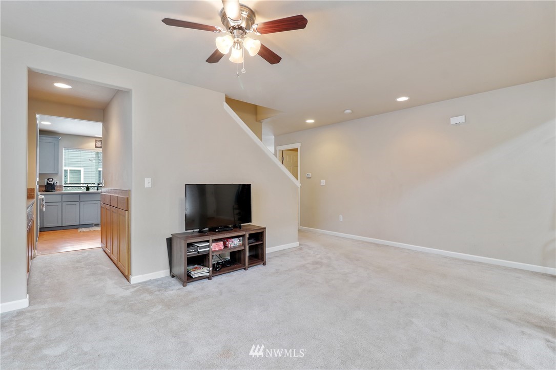 7050 Inlay Street Southeast Lacey, WA 98513 - Photo 4 of 29