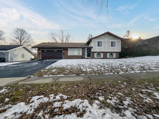 $349,900 | 5505 West Shore Drive, McHenry, IL 60050