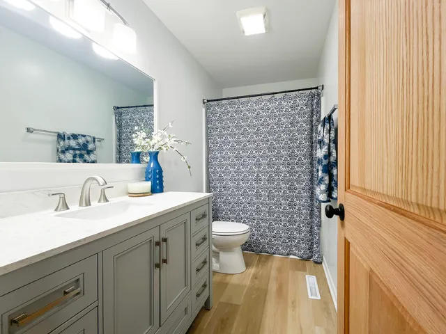 $349,900 | 5505 West Shore Drive, McHenry, IL 60050