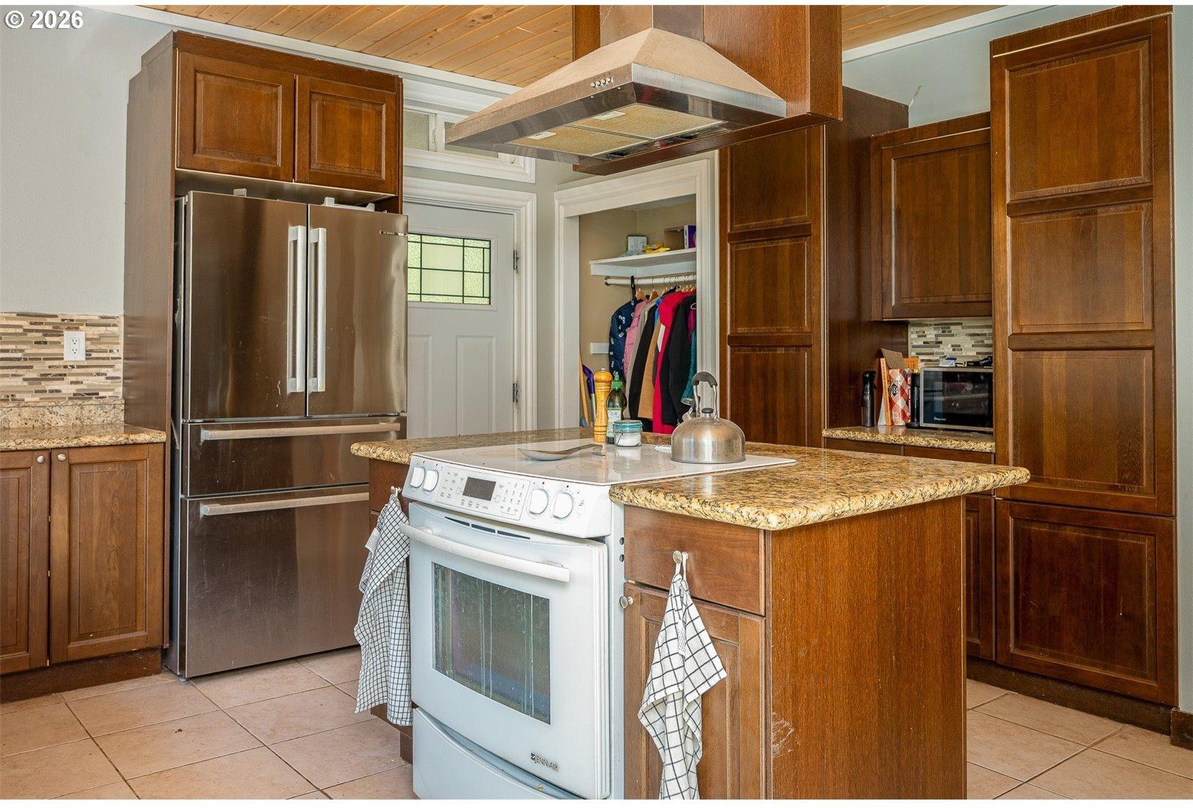 32717 Northeast 94th Street Camas, WA 98607 - Photo 7 of 34 Gallery Image 7