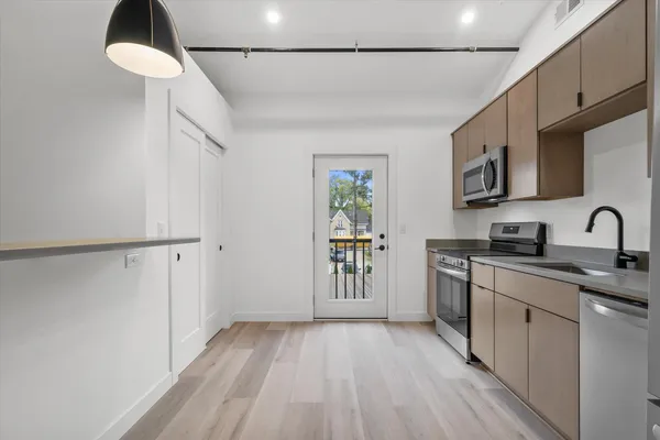 $1,750 | 308 Oak Street, Unit 201, Slinger, WI 53086