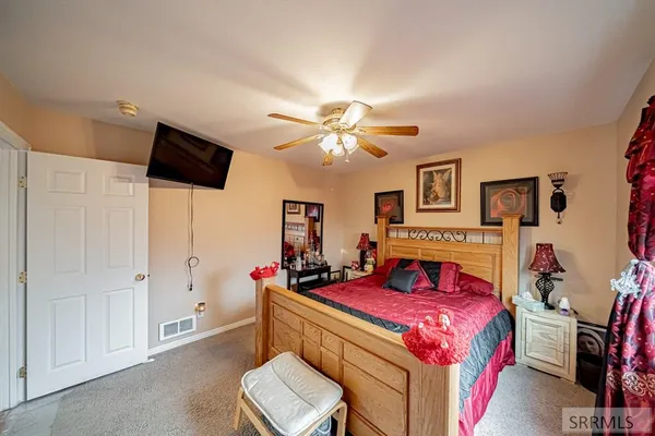 $620,000 | 2492 East 2100 North, Hamer, ID 83425