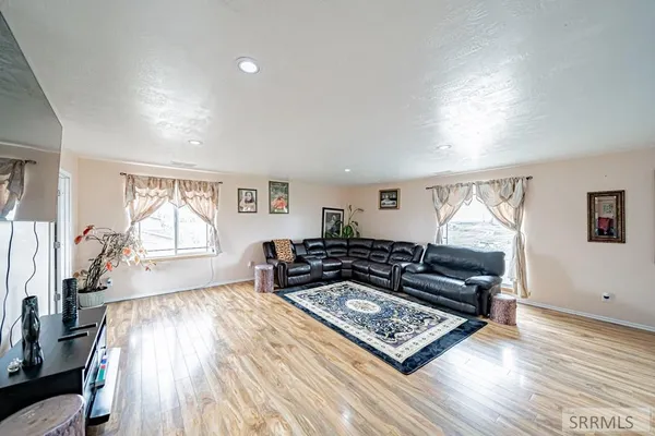 $620,000 | 2492 East 2100 North, Hamer, ID 83425